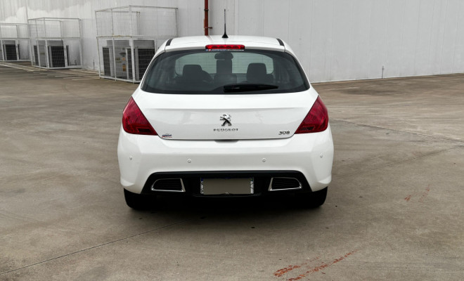 308 Allure 2.0 Mec. 2013 – Design, conforto e potência-1