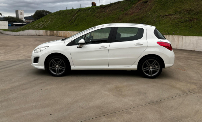 308 Allure 2.0 Mec. 2013 – Design, conforto e potência-11