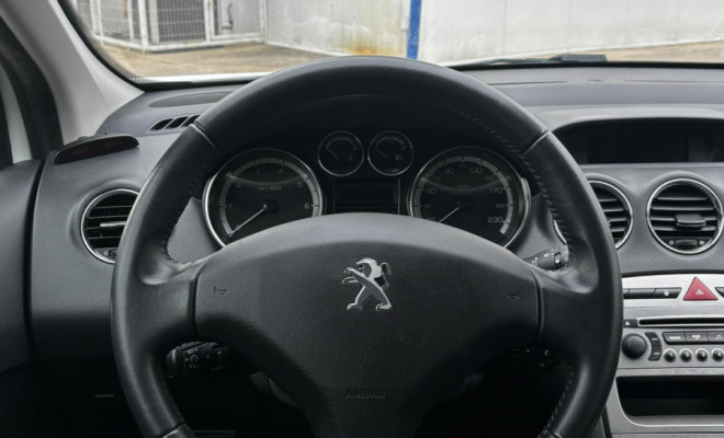 308 Allure 2.0 Mec. 2013 – Design, conforto e potência-3