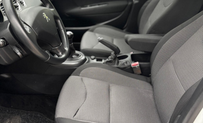 308 Allure 2.0 Mec. 2013 – Design, conforto e potência-5