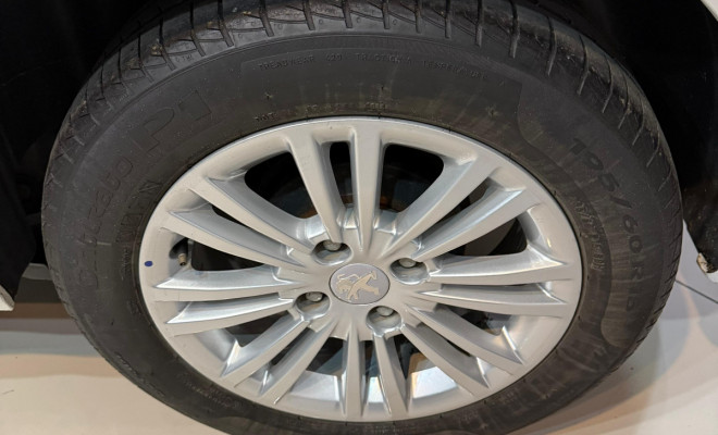 Peugeot 208 Allure 1.2 Flex 12V 5p Mec. 2017 Flex-12