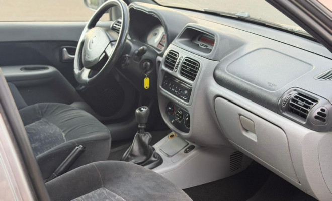 Renault Clio Sed. Privilège Hi-Flex 1.6 16V 4p 2006 Flex-9