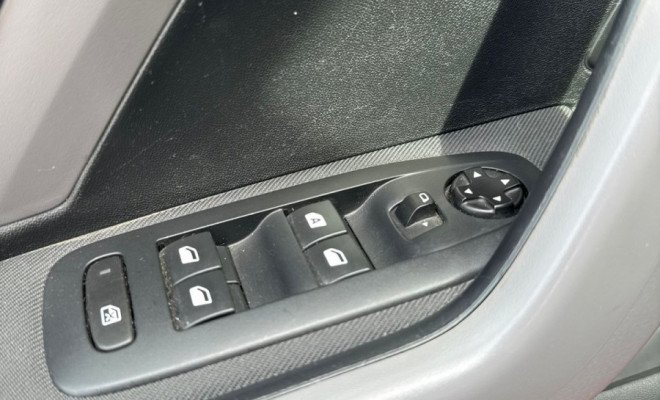 Peugeot 208 Active 1.2 Flex 12V 5p Mec. 2019 Flex-8
