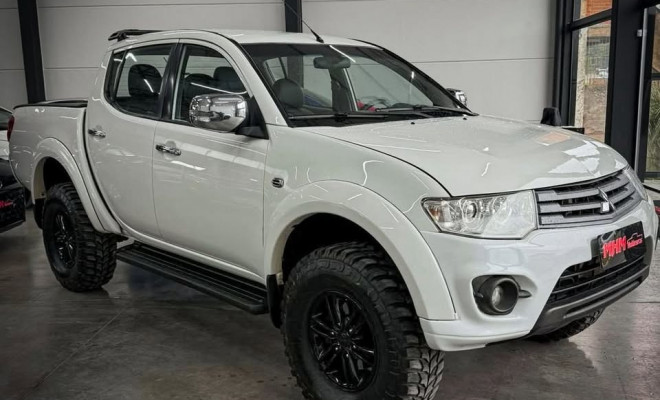 Mitsubishi L200 Triton HPE 3.5 CD V6 24V Flex Aut. 2014 Flex-0