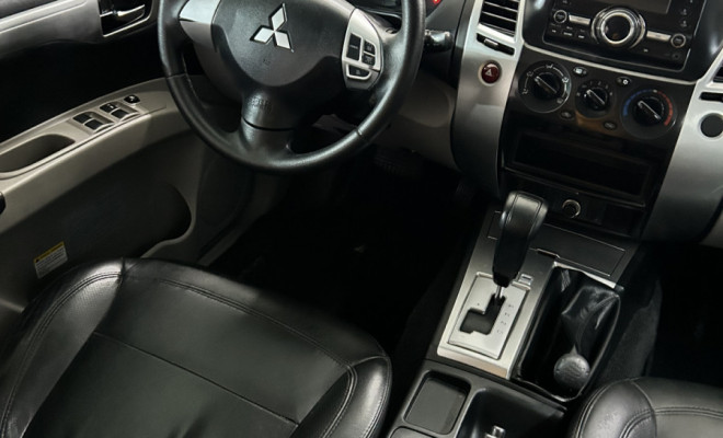 Mitsubishi Pajero DAKAR 3.2 4x4 T.I. Dies. 5p Aut. 2015 Diesel-3
