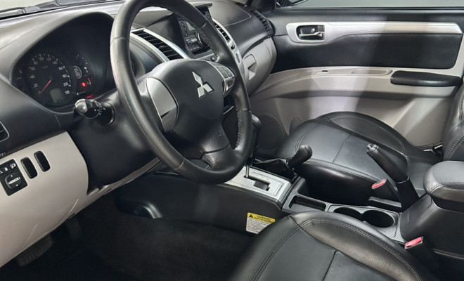 Mitsubishi Pajero DAKAR 3.2 4x4 T.I. Dies. 5p Aut. 2015 Diesel-1
