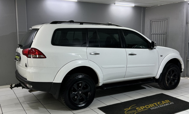 Mitsubishi Pajero DAKAR 3.2 4x4 T.I. Dies. 5p Aut. 2015 Diesel-6