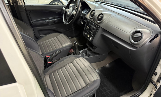VW - VolksWagen VOYAGE 1.6/1.6 City  Mi Total Flex 8V 4p 2013 Flex-4