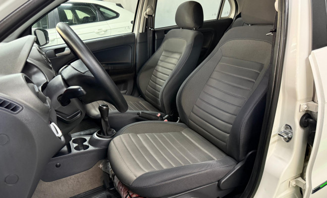 VW - VolksWagen VOYAGE 1.6/1.6 City  Mi Total Flex 8V 4p 2013 Flex-7