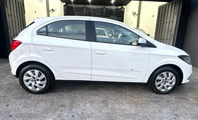 GM - Chevrolet ONIX HATCH LT 1.4 8V FlexPower 5p Mec. 2014 Flex-1