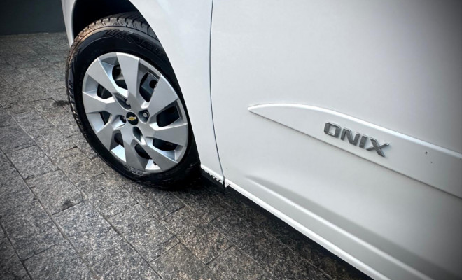 GM - Chevrolet ONIX HATCH LT 1.4 8V FlexPower 5p Mec. 2014 Flex-5