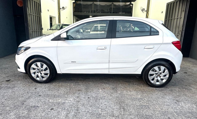 GM - Chevrolet ONIX HATCH LT 1.4 8V FlexPower 5p Mec. 2014 Flex-6