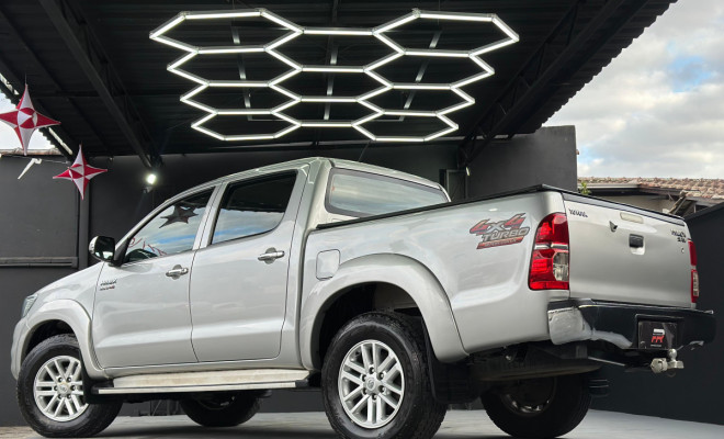Toyota Hilux CD SRV D4-D 4x4 3.0  TDI Dies 2013 Diesel-0