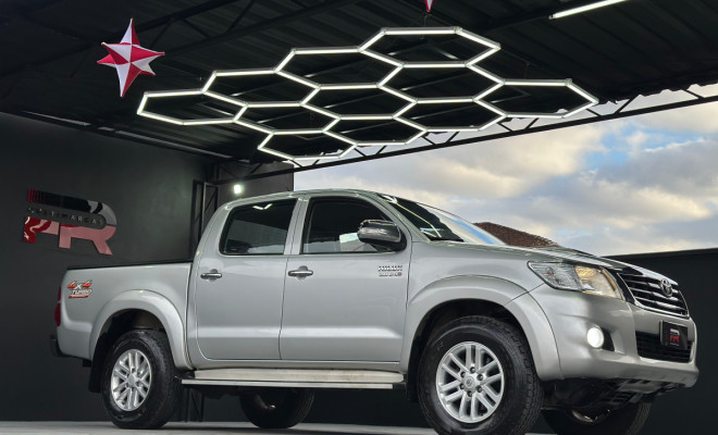 Toyota Hilux CD SRV D4-D 4x4 3.0  TDI Dies 2013 Diesel