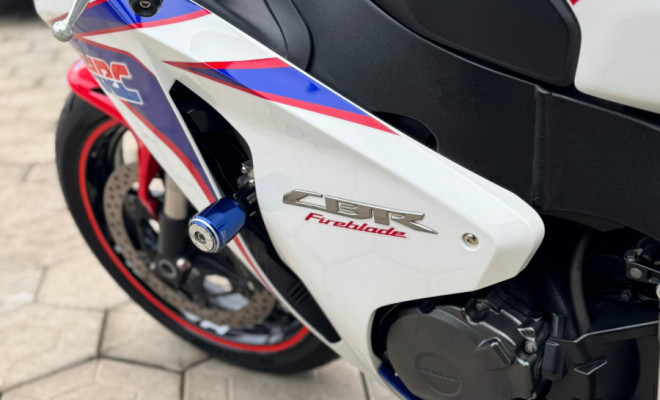 HONDA CBR 1000 RR Fireblade 2010 Gasolina-3