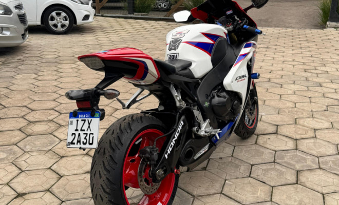 HONDA CBR 1000 RR Fireblade 2010 Gasolina-7