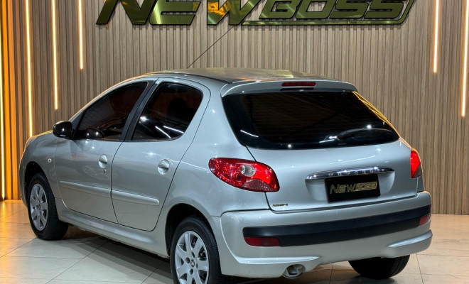 Peugeot 207 XR 1.4 Flex 8V 5p 2011 Gasolina-4