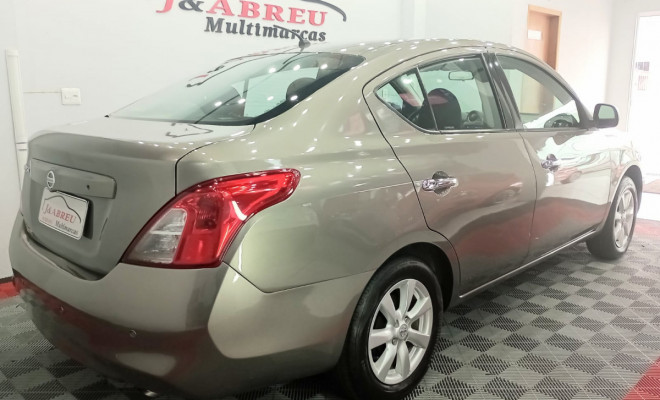 Nissan VERSA SL 1.6 16V Flex Fuel 4p Mec. 2014 Flex-3