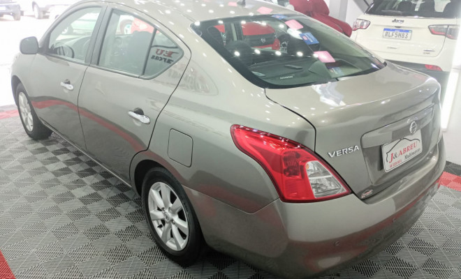 Nissan VERSA SL 1.6 16V Flex Fuel 4p Mec. 2014 Flex-2