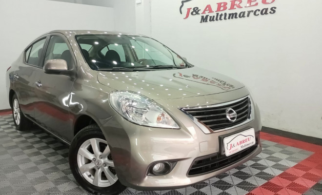 Nissan VERSA SL 1.6 16V Flex Fuel 4p Mec. 2014 Flex