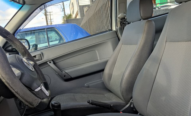 VW - VolksWagen Gol (novo) 1.0 Mi Total Flex 8V 2p 2013 Flex-12