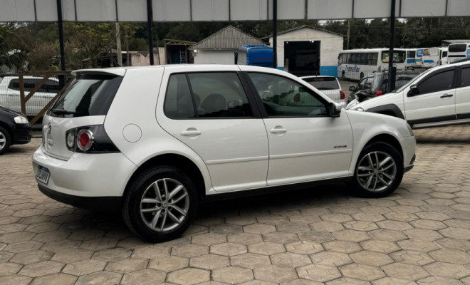 VW - VolksWagen Golf Sportline 1.6 Mi Total Flex 8V 4p 2013 Flex-4