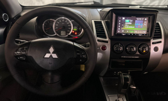 Mitsubishi Pajero DAKAR 3.2 4x4 T.I. Dies. 5p Aut. 2010 Diesel-6