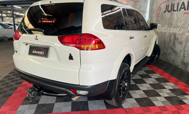 Mitsubishi Pajero DAKAR 3.2 4x4 T.I. Dies. 5p Aut. 2010 Diesel-1