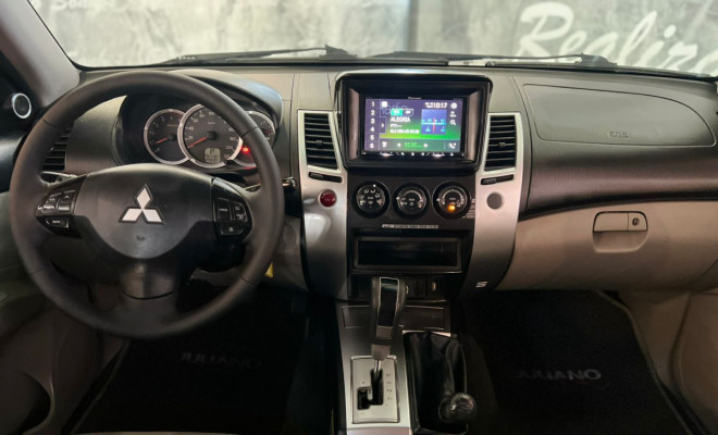 Mitsubishi Pajero DAKAR 3.2 4x4 T.I. Dies. 5p Aut. 2010 Diesel-4