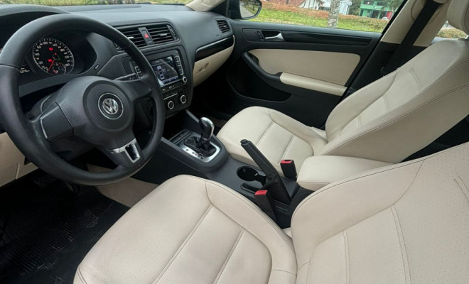 VW - VolksWagen JETTA Comfortline 2.0  8V 4p AUT. 2011 Flex-10