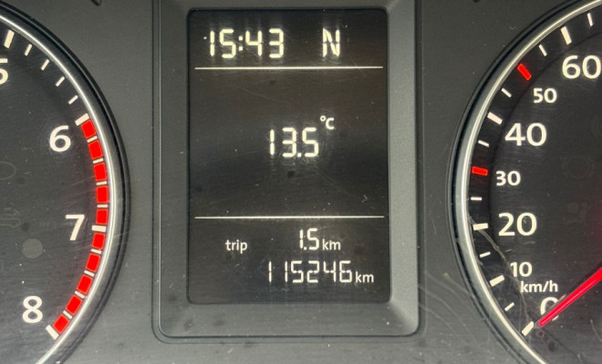 VW - VolksWagen JETTA Comfortline 2.0  8V 4p AUT. 2011 Flex-4