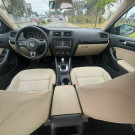 VW - VolksWagen JETTA Comfortline 2.0  8V 4p AUT. 2011 Flex-0
