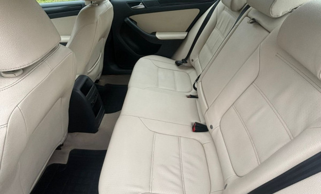VW - VolksWagen JETTA Comfortline 2.0  8V 4p AUT. 2011 Flex-6
