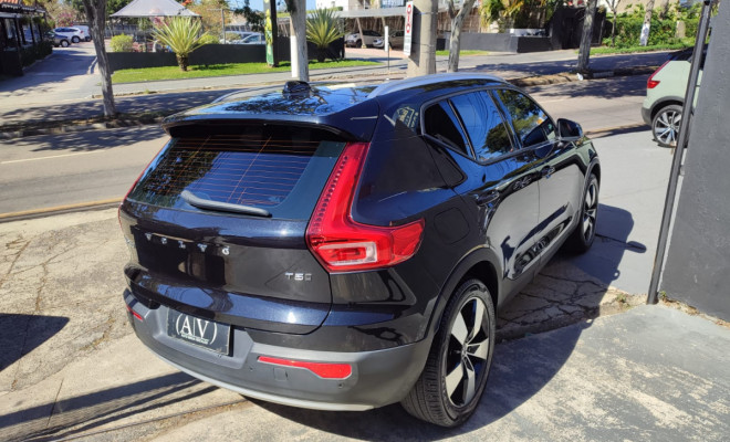Volvo XC 40 T-5 MOMENTUM 2.0 252cv AWD 2019 Gasolina-4