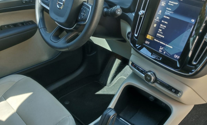 Volvo XC 40 T-5 MOMENTUM 2.0 252cv AWD 2019 Gasolina-7
