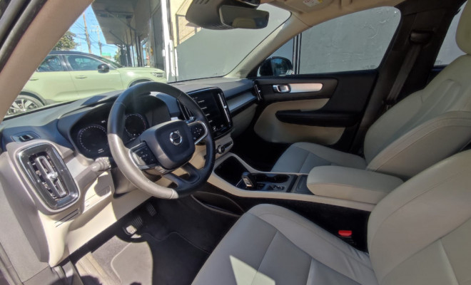 Volvo XC 40 T-5 MOMENTUM 2.0 252cv AWD 2019 Gasolina-8