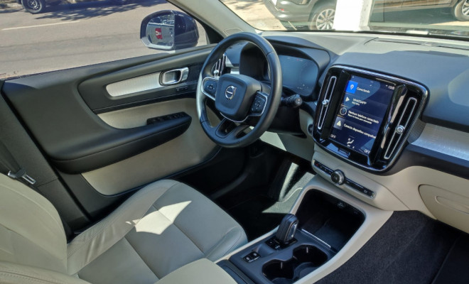 Volvo XC 40 T-5 MOMENTUM 2.0 252cv AWD 2019 Gasolina-9