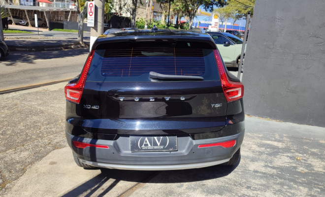 Volvo XC 40 T-5 MOMENTUM 2.0 252cv AWD 2019 Gasolina-2