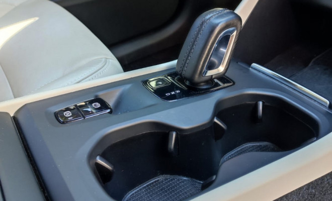 Volvo XC 40 T-5 MOMENTUM 2.0 252cv AWD 2019 Gasolina-12