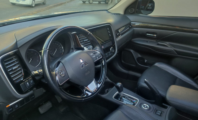 Mitsubishi OUTLANDER 3.0/ GT 3.0 V6 Aut. 2016 Gasolina-10