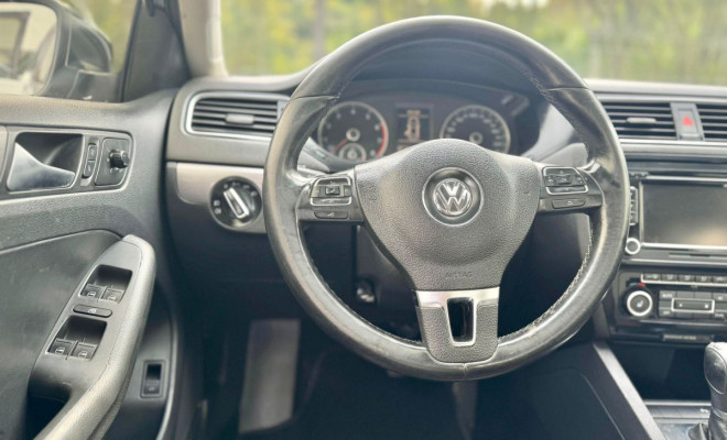 VW - VolksWagen JETTA Comfortline 2.0 T.Flex 8V 4p Tipt. 2012 Flex-9