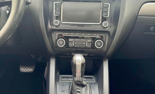 VW - VolksWagen JETTA Comfortline 2.0 T.Flex 8V 4p Tipt. 2012 Flex-8
