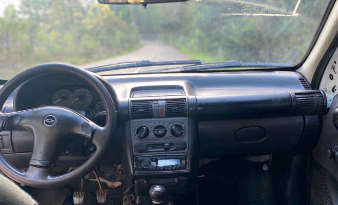 GM - Chevrolet Corsa Sed Classic Super 1.6 MPFI VHC 8V 2004 Flex-7