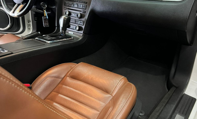 Ford Mustang 3.7 V6 Coupe 2013 Gasolina-4