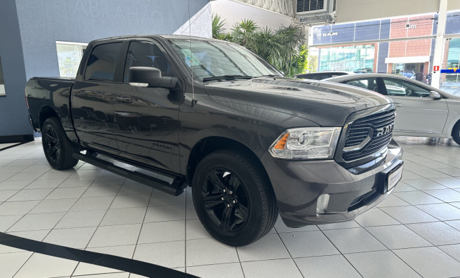 RAM CLASSIC LARAMIE NIGHT ED. 5.7 4X4 Aut. 2023 Gasolina-1