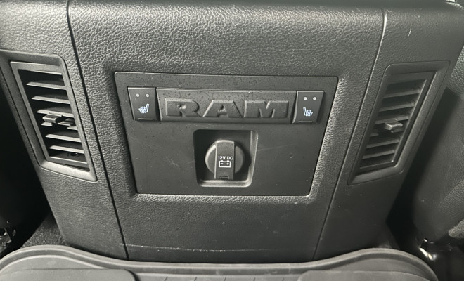 RAM CLASSIC LARAMIE NIGHT ED. 5.7 4X4 Aut. 2023 Gasolina-17