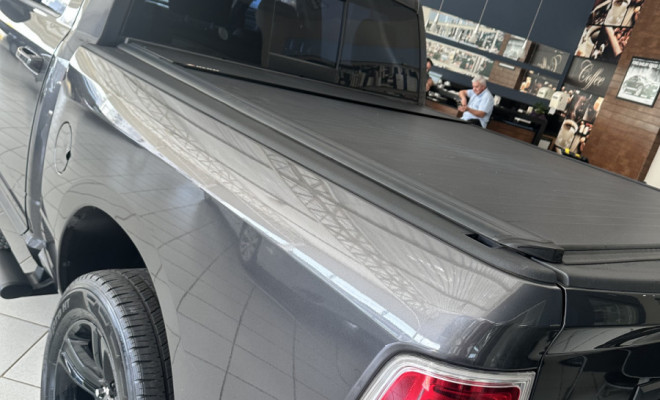 RAM CLASSIC LARAMIE NIGHT ED. 5.7 4X4 Aut. 2023 Gasolina-4