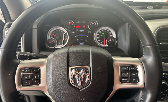 RAM CLASSIC LARAMIE NIGHT ED. 5.7 4X4 Aut. 2023 Gasolina-13