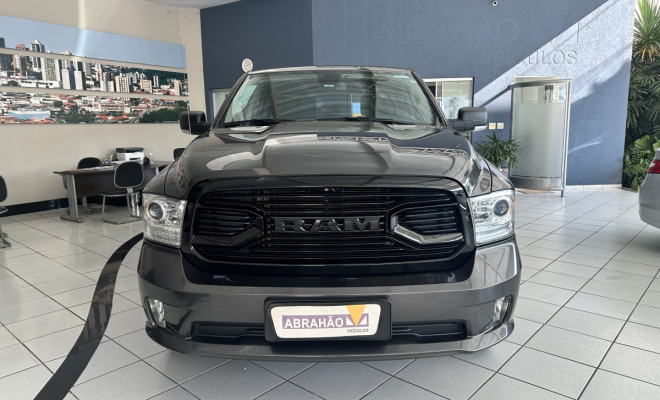 RAM CLASSIC LARAMIE NIGHT ED. 5.7 4X4 Aut. 2023 Gasolina-0