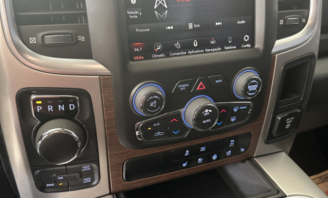 RAM CLASSIC LARAMIE NIGHT ED. 5.7 4X4 Aut. 2023 Gasolina-11